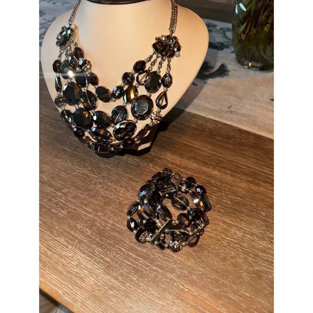 White‎ House Black Market Crystal Bracelet Faux Accents Elegant Jewelry
